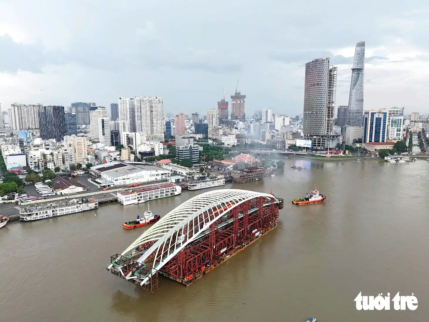 Cầu đi bộ Thủ Thiêm hợp long 21/10, dự kiến khai thác Tết 2027