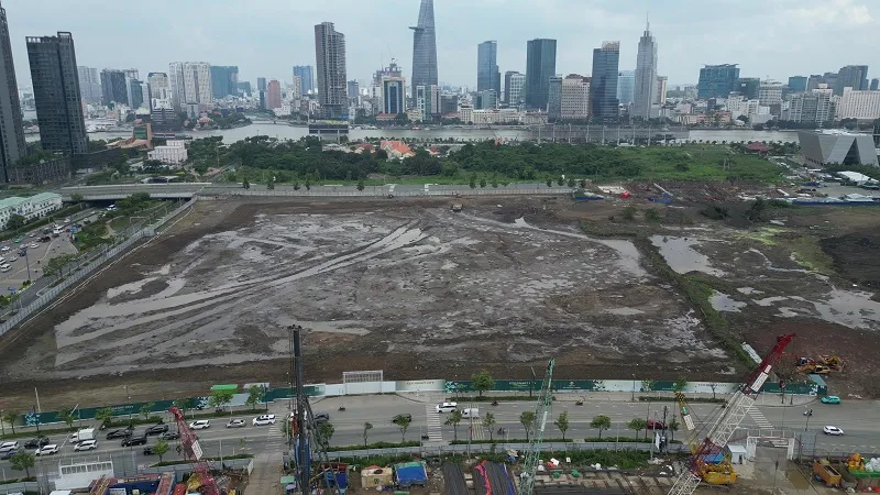 Tiến độ thi công Lotte Eco Smart City Thủ Thiêm tháng 8/2026 – mặt bằng 7,45ha đã hoàn tất san lấp, máy khoan cọc đang triển khai tại phân khu 2A